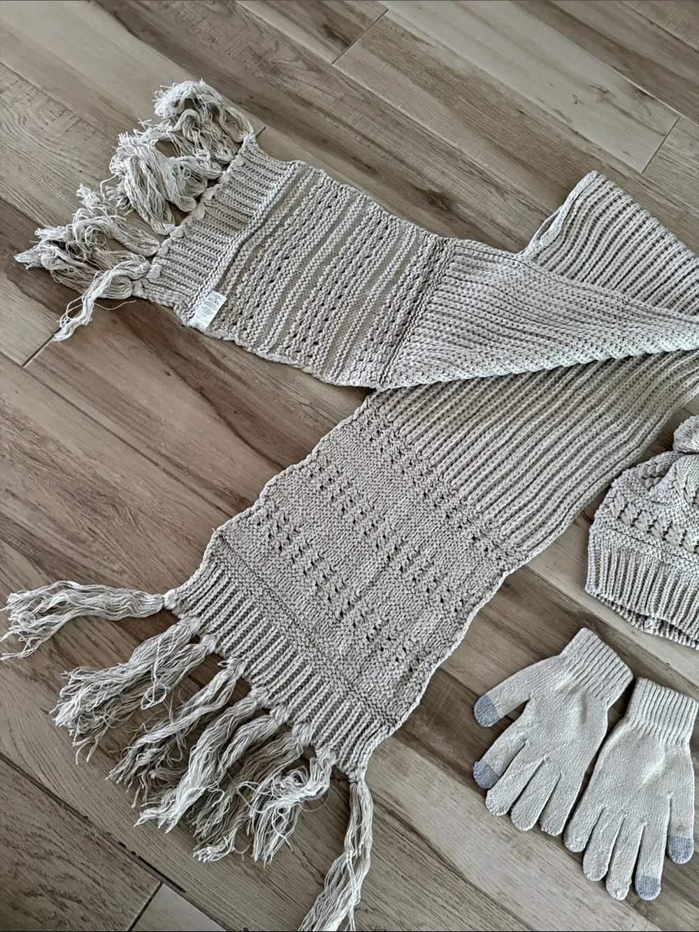 Women’s Winter Scarf, Gloves, & Hat Set New